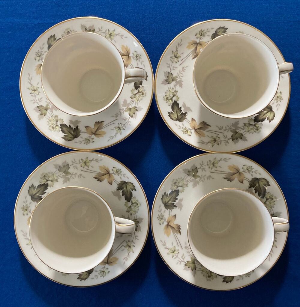 VTG Royal Doulton Larchmont Set of 4 Tea Cups & Saucers Leaves Flowers TC 1019